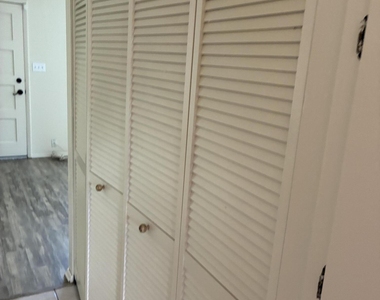 6618 S Palm Drive - Photo Thumbnail 7