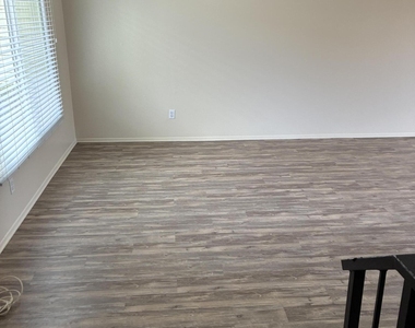 6618 S Palm Drive - Photo Thumbnail 2