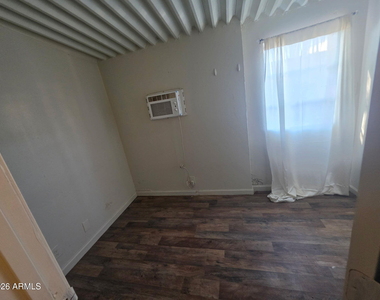 13201 N 19th Place - Photo Thumbnail 7