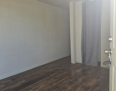 13201 N 19th Place - Photo Thumbnail 3