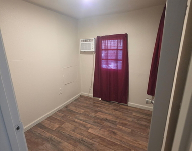 13201 N 19th Place - Photo Thumbnail 11