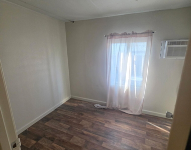 13201 N 19th Place - Photo Thumbnail 8