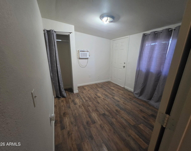 13201 N 19th Place - Photo Thumbnail 6