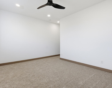 2809 E Trumbull - Photo Thumbnail 23