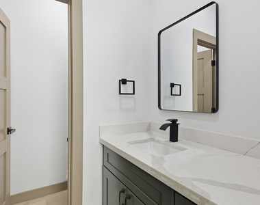 2809 E Trumbull - Photo Thumbnail 11