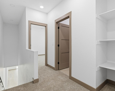 2809 E Trumbull - Photo Thumbnail 15