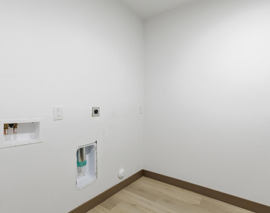 2809 E Trumbull - Photo Thumbnail 14