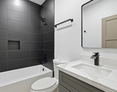 2809 E Trumbull - Photo Thumbnail 18