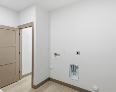 2809 E Trumbull - Photo Thumbnail 13