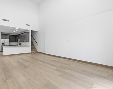 2809 E Trumbull - Photo Thumbnail 10