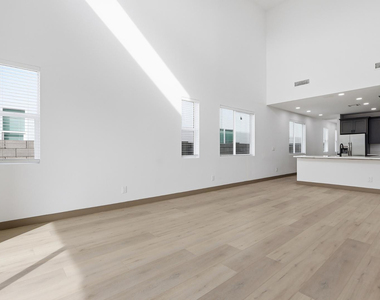 2809 E Trumbull - Photo Thumbnail 9