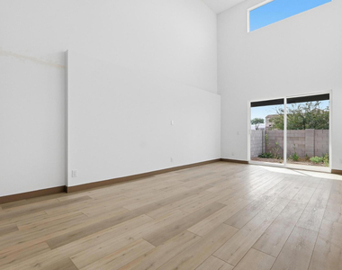 2809 E Trumbull - Photo Thumbnail 8