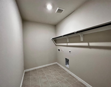 2343 Aspen Hill Drive - Photo Thumbnail 12