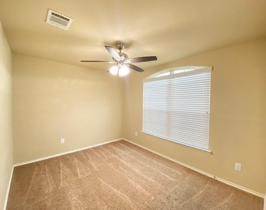 2105 Meadow Park Drive - Photo Thumbnail 14
