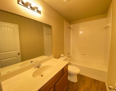 2105 Meadow Park Drive - Photo Thumbnail 16