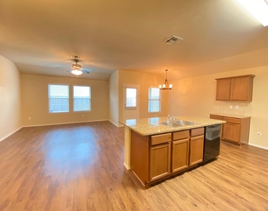 2105 Meadow Park Drive - Photo Thumbnail 6