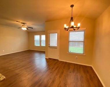 2105 Meadow Park Drive - Photo Thumbnail 3