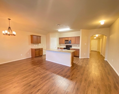 2105 Meadow Park Drive - Photo Thumbnail 7