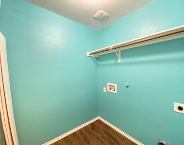 2105 Meadow Park Drive - Photo Thumbnail 15