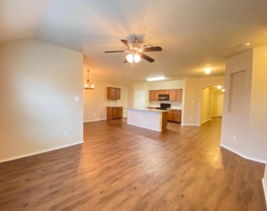 2105 Meadow Park Drive - Photo Thumbnail 8