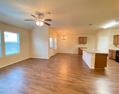 2105 Meadow Park Drive - Photo Thumbnail 2