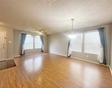 4512 Bellcrest Drive - Photo Thumbnail 9