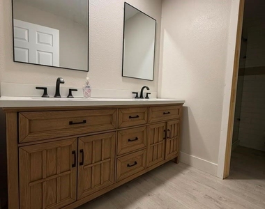 7317 Yolanda Drive - Photo Thumbnail 6