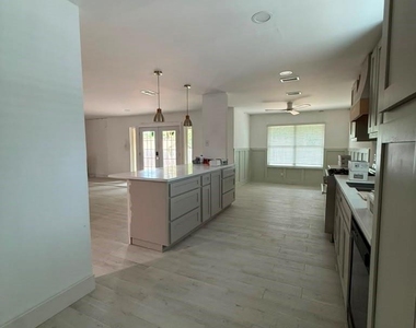 7317 Yolanda Drive - Photo Thumbnail 4