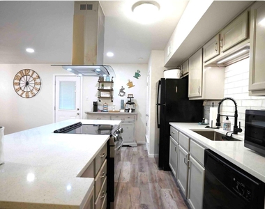610 Jones Street - Photo Thumbnail 3