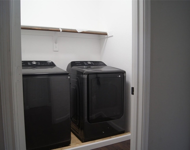 313 Smyth Street - Photo Thumbnail 12