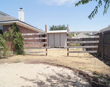 313 Smyth Street - Photo Thumbnail 23