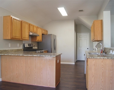 313 Smyth Street - Photo Thumbnail 9