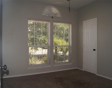 313 Smyth Street - Photo Thumbnail 13