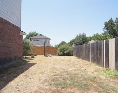 313 Smyth Street - Photo Thumbnail 20