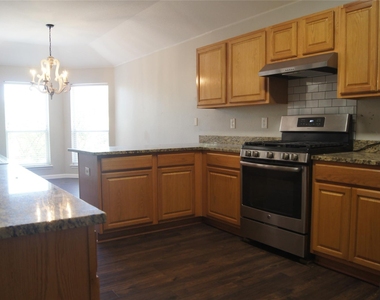 313 Smyth Street - Photo Thumbnail 8