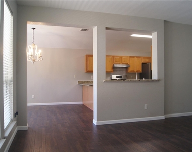 313 Smyth Street - Photo Thumbnail 5