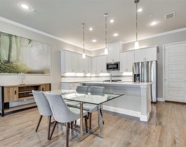 2821 Lindale Drive - Photo Thumbnail 10