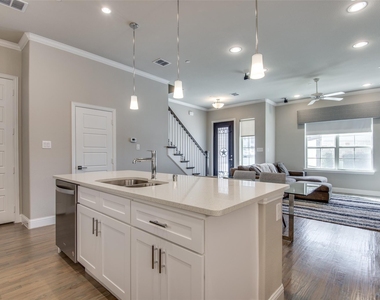 2821 Lindale Drive - Photo Thumbnail 5