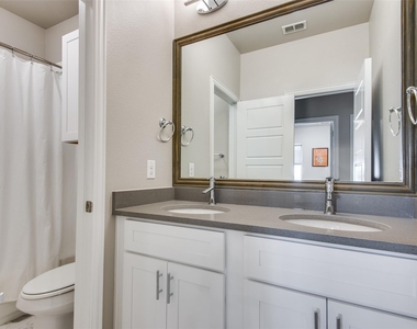 2821 Lindale Drive - Photo Thumbnail 9