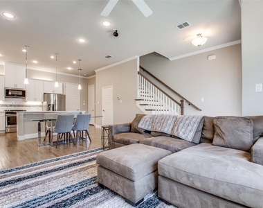 2821 Lindale Drive - Photo Thumbnail 4