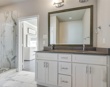 2821 Lindale Drive - Photo Thumbnail 13