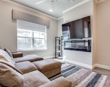 2821 Lindale Drive - Photo Thumbnail 2