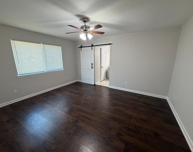 3109 Manchester Drive - Photo Thumbnail 12