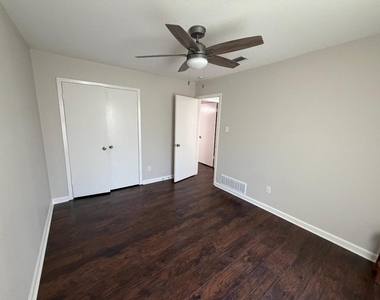 3109 Manchester Drive - Photo Thumbnail 9