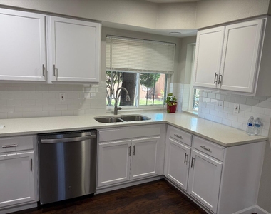 3109 Manchester Drive - Photo Thumbnail 3