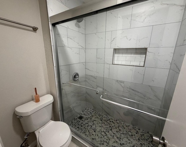3109 Manchester Drive - Photo Thumbnail 14