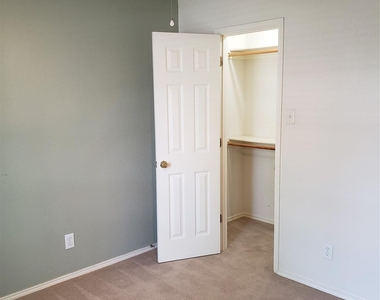 505 Thistle Meade Circle - Photo Thumbnail 18