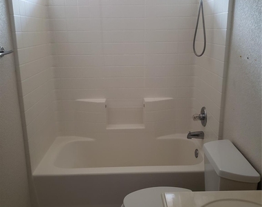505 Thistle Meade Circle - Photo Thumbnail 16
