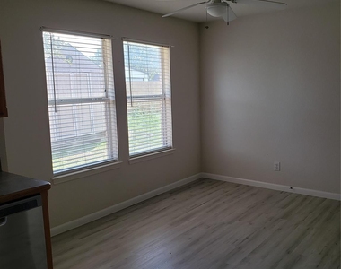 505 Thistle Meade Circle - Photo Thumbnail 7