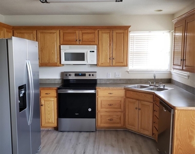 505 Thistle Meade Circle - Photo Thumbnail 2